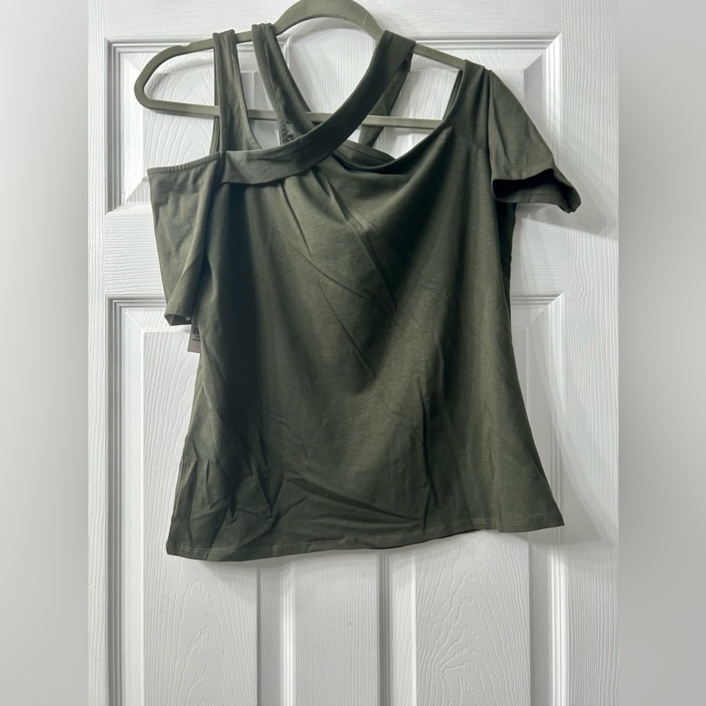 NY&CO Coldshoulder shirt size Medium NWT